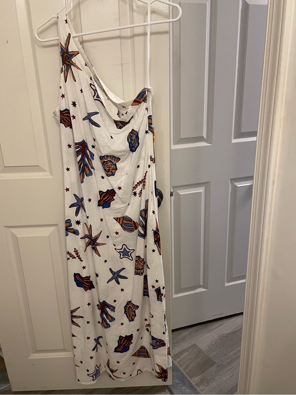 C & C California one shoulder linen Maxi dress Sz M, seashell pattern, NWT